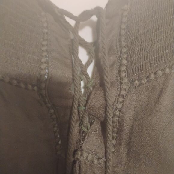 Paper Crane Green Sleeveless Tie Front Blouse - Picture 4 of 16